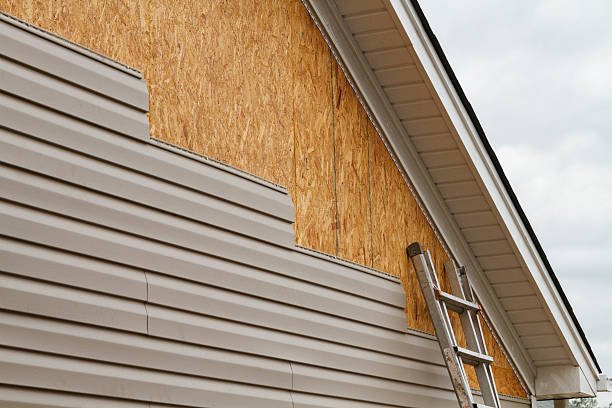 Professional Siding Inspection technician working in Oak Ridge, NJ